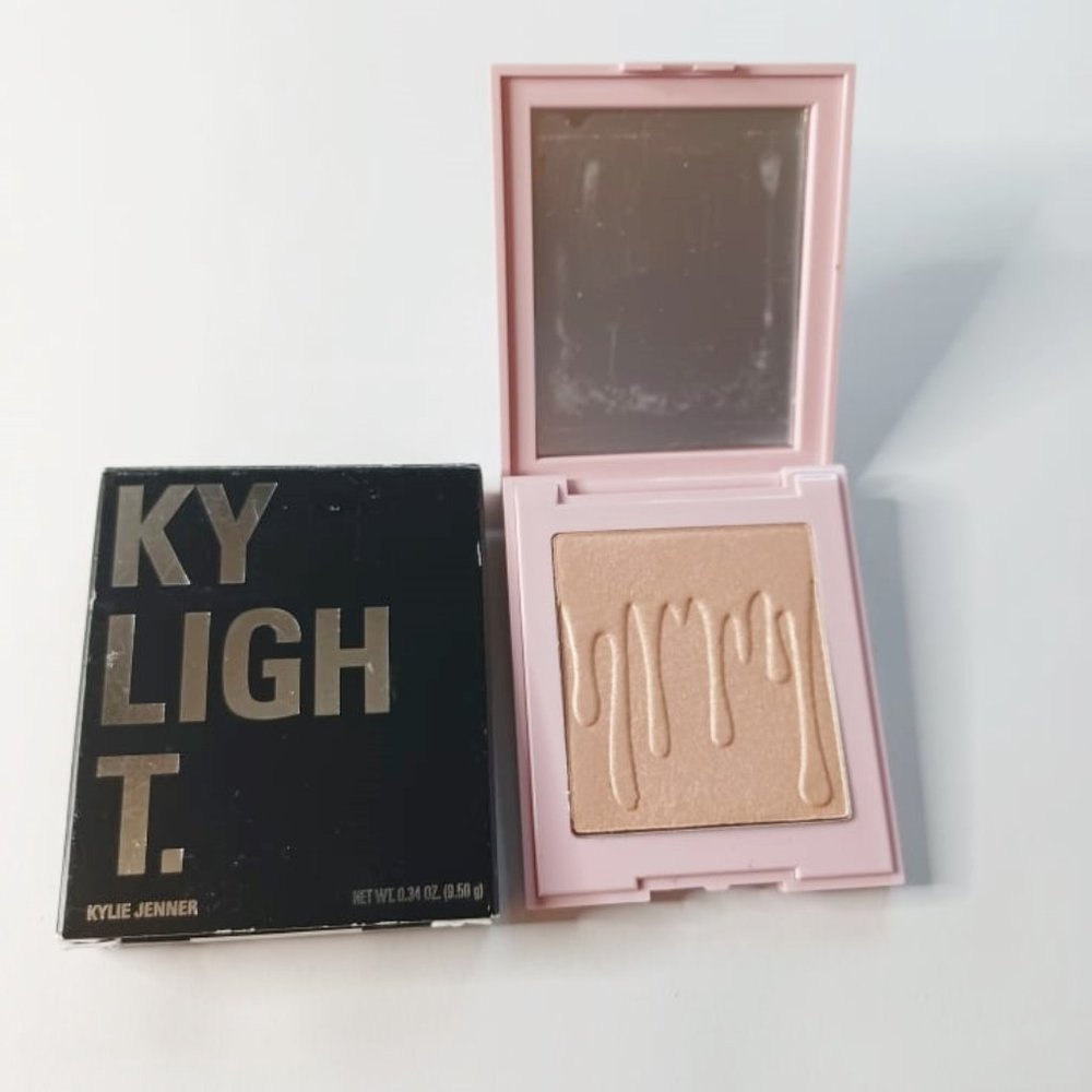 Kylie Jenner KYLIGHTER Pressed Illuminating Powder Cheers Darling Shade NEW